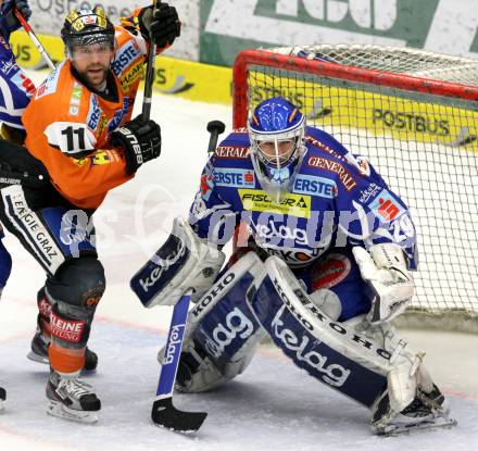 EBEL. Eishockey Bundesliga. EC Rekord Fenster VSV gegen Moser Medical Graz 99ers. STARKBAUM Bernhard (VSV), LYSAK Brett (Graz). Villach, am 25.11.2011.
Foto: Kuess 


---
pressefotos, pressefotografie, kuess, qs, qspictures, sport, bild, bilder, bilddatenbank