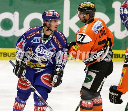 EBEL. Eishockey Bundesliga. EC Rekord Fenster VSV gegen Moser Medical Graz 99ers. PEWAL Marco (VSV), LANGE Harry (Graz). Villach, am 25.11.2011.
Foto: Kuess 


---
pressefotos, pressefotografie, kuess, qs, qspictures, sport, bild, bilder, bilddatenbank