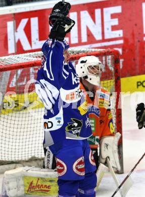 EBEL. Eishockey Bundesliga. EC Rekord Fenster VSV gegen Moser Medical Graz 99ers.  Torjubel CRAIG Michael (VSV). Villach, am 25.11.2011.
Foto: Kuess 


---
pressefotos, pressefotografie, kuess, qs, qspictures, sport, bild, bilder, bilddatenbank