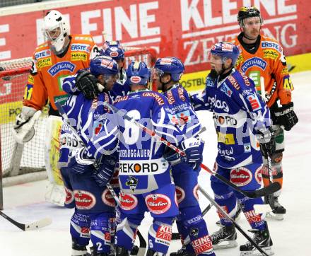 EBEL. Eishockey Bundesliga. EC Rekord Fenster VSV gegen Moser Medical Graz 99ers.  Torjubel VSV. Villach, am 25.11.2011.
Foto: Kuess 


---
pressefotos, pressefotografie, kuess, qs, qspictures, sport, bild, bilder, bilddatenbank