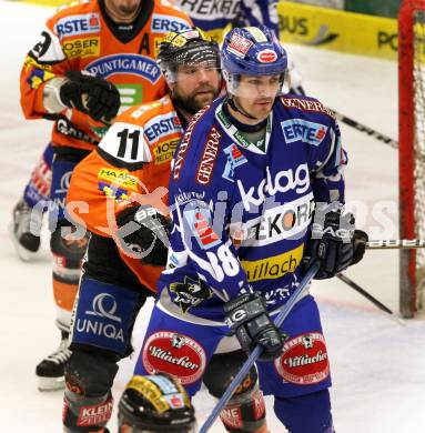 EBEL. Eishockey Bundesliga. EC Rekord Fenster VSV gegen Moser Medical Graz 99ers.  TOPOROWSKI Shayne (VSV), LYSAK Brett (Graz). Villach, am 25.11.2011.
Foto: Kuess 


---
pressefotos, pressefotografie, kuess, qs, qspictures, sport, bild, bilder, bilddatenbank