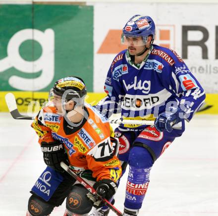 EBEL. Eishockey Bundesliga. EC Rekord Fenster VSV gegen Moser Medical Graz 99ers.  WANVIG Kyle (VSV), LANGE Harry (Graz). Villach, am 25.11.2011.
Foto: Kuess 


---
pressefotos, pressefotografie, kuess, qs, qspictures, sport, bild, bilder, bilddatenbank