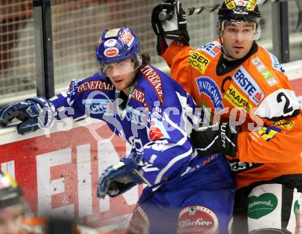 EBEL. Eishockey Bundesliga. EC Rekord Fenster VSV gegen Moser Medical Graz 99ers. MARTINZ Christof  (VSV), JARRETT Rodney  (Graz). Villach, am 25.11.2011.
Foto: Kuess 


---
pressefotos, pressefotografie, kuess, qs, qspictures, sport, bild, bilder, bilddatenbank