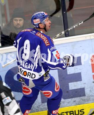 EBEL. Eishockey Bundesliga. EC Rekord Fenster VSV gegen HK Jesenice.  Torjubel Tomaz Razingar (VSV). Villach, am 27.11.2011.
Foto: Kuess 


---
pressefotos, pressefotografie, kuess, qs, qspictures, sport, bild, bilder, bilddatenbank