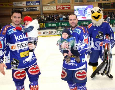 EBEL. Eishockey Bundesliga. EC Rekord Fenster VSV gegen HK Jesenice.  Kyle Wanvig und Kevin Mitchell mit Nachwuchs (VSV). Villach, am 27.11.2011.
Foto: Kuess 


---
pressefotos, pressefotografie, kuess, qs, qspictures, sport, bild, bilder, bilddatenbank