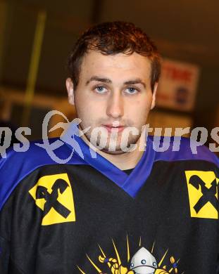 Eishockey.  Unterliga Mitte. Highlander Pitchers. Philipp Stotz. Villach, 27.11.2011.
Foto: Kuess
---
pressefotos, pressefotografie, kuess, qs, qspictures, sport, bild, bilder, bilddatenbank