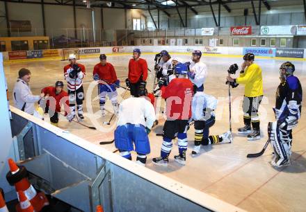 Eishockey.  Unterliga Mitte. Highlander Pitchers. Trainer Horst Dolinar. Villach, 27.11.2011.
Foto: Kuess
---
pressefotos, pressefotografie, kuess, qs, qspictures, sport, bild, bilder, bilddatenbank