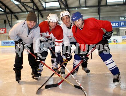 Eishockey.  Unterliga Mitte. Highlander Pitchers. Trainer Horst Dolinar, Alexander Raab, Alfred Tscheinig, Philipp Stotz. Villach, 27.11.2011.
Foto: Kuess
---
pressefotos, pressefotografie, kuess, qs, qspictures, sport, bild, bilder, bilddatenbank