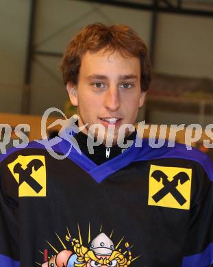 Eishockey.  Unterliga Mitte. Highlander Pitchers. Markus Huber. Villach, 27.11.2011.
Foto: Kuess
---
pressefotos, pressefotografie, kuess, qs, qspictures, sport, bild, bilder, bilddatenbank