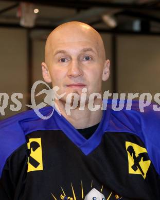 Eishockey.  Unterliga Mitte. Highlander Pitchers. Andreas Zojer. Villach, 27.11.2011.
Foto: Kuess
---
pressefotos, pressefotografie, kuess, qs, qspictures, sport, bild, bilder, bilddatenbank