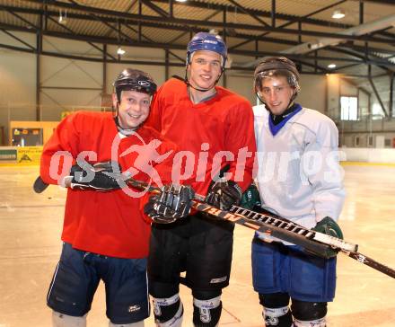 Eishockey.  Unterliga Mitte. Highlander Pitchers. Stefan Jamnig, Manuel Fischer, Markus Huber. Villach, 27.11.2011.
Foto: Kuess
---
pressefotos, pressefotografie, kuess, qs, qspictures, sport, bild, bilder, bilddatenbank