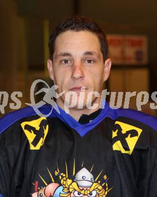 Eishockey.  Unterliga Mitte. Highlander Pitchers. Alfred Tscheinig. Villach, 27.11.2011.
Foto: Kuess
---
pressefotos, pressefotografie, kuess, qs, qspictures, sport, bild, bilder, bilddatenbank