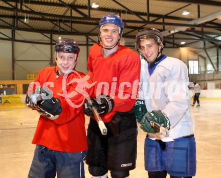 Eishockey.  Unterliga Mitte. Highlander Pitchers. Stefan Jamnig, Manuel Fischer, Markus Huber. Villach, 27.11.2011.
Foto: Kuess
---
pressefotos, pressefotografie, kuess, qs, qspictures, sport, bild, bilder, bilddatenbank