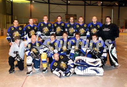 Eishockey.  Unterliga Mitte. Highlander Pitchers. Mannschaftsfoto. Villach, 27.11.2011.
Foto: Kuess
---
pressefotos, pressefotografie, kuess, qs, qspictures, sport, bild, bilder, bilddatenbank