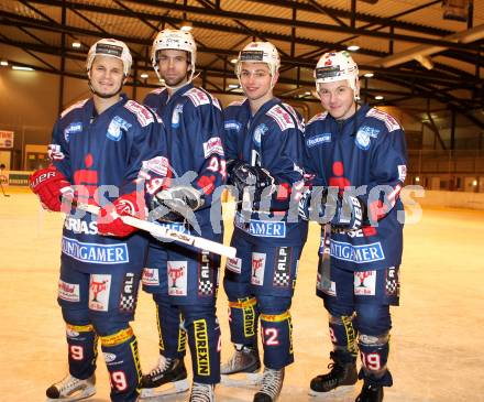 Eishockey. Kaerntner Liga Mitte. ESC Steindorf. Peterschitz Markus, Winkler Stefan, Essinger Maximilian, Zenig Michael. Steindorf, 30.11.2011.
Foto: Kuess
---
pressefotos, pressefotografie, kuess, qs, qspictures, sport, bild, bilder, bilddatenbank