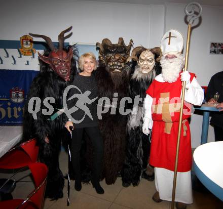EBEL. Eishockey Bundesliga. KAC gegen KHL Medvescak Zagreb. Heather Mills, Krampus. Klagenfurt, am 2.12.2011.
Foto: Kuess

---
pressefotos, pressefotografie, kuess, qs, qspictures, sport, bild, bilder, bilddatenbank