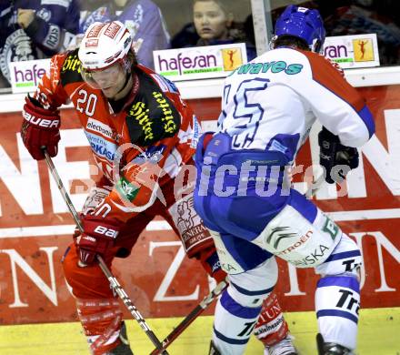 EBEL. Eishockey Bundesliga. KAC gegen KHL Medvescak Zagreb. Joseph Joey Tenute, (KAC),  David Brine (Zagreb). Klagenfurt, am 2.12.2011.
Foto: Kuess

---
pressefotos, pressefotografie, kuess, qs, qspictures, sport, bild, bilder, bilddatenbank