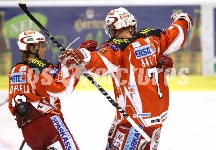 EBEL. Eishockey Bundesliga. KAC gegen KHL Medvescak Zagreb. Torjubel Tyler Scofield, Herbert Ratz (KAC). Klagenfurt, am 2.12.2011.
Foto: Kuess

---
pressefotos, pressefotografie, kuess, qs, qspictures, sport, bild, bilder, bilddatenbank