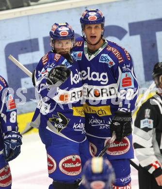 EBEL. Eishockey Bundesliga. VSV gegen HDD TILIA Olimpija Ljubljana. Torjubel Markus Peintner, Mike Craig(VSV), (Laibach). Klagenfurt, am 4.12.2011.
Foto: Kuess

---
pressefotos, pressefotografie, kuess, qs, qspictures, sport, bild, bilder, bilddatenbank