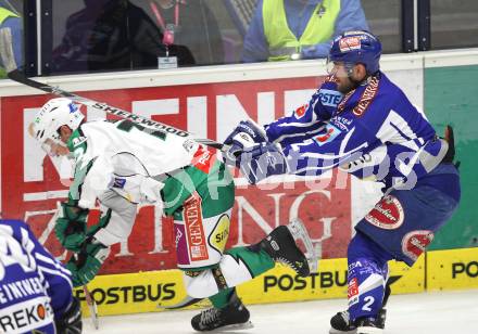 EBEL. Eishockey Bundesliga. VSV gegen HDD TILIA Olimpija Ljubljana. Kevin Mitchell (VSV), Petr Sachl (Laibach). Klagenfurt, am 4.12.2011.
Foto: Kuess

---
pressefotos, pressefotografie, kuess, qs, qspictures, sport, bild, bilder, bilddatenbank