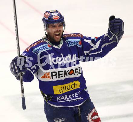 EBEL. Eishockey Bundesliga. VSV gegen HDD TILIA Olimpija Ljubljana. Torjubel Kevin Mitchell (VSV), (Laibach). Klagenfurt, am 4.12.2011.
Foto: Kuess

---
pressefotos, pressefotografie, kuess, qs, qspictures, sport, bild, bilder, bilddatenbank