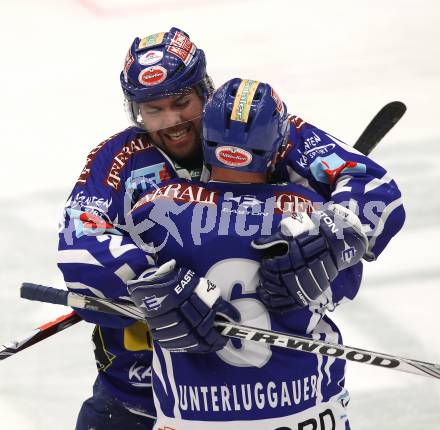 EBEL. Eishockey Bundesliga. VSV gegen HDD TILIA Olimpija Ljubljana. Torjubel Kevin Mitchell, Gerhard Unterluggauer (VSV), (Laibach). Klagenfurt, am 4.12.2011.
Foto: Kuess

---
pressefotos, pressefotografie, kuess, qs, qspictures, sport, bild, bilder, bilddatenbank