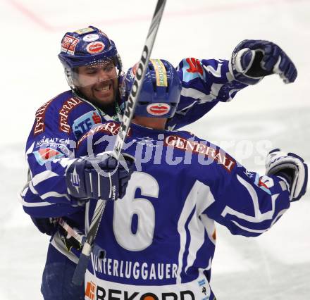 EBEL. Eishockey Bundesliga. VSV gegen HDD TILIA Olimpija Ljubljana. Torjubel Kevin Mitchell, Gerhard Unterluggauer (VSV), (Laibach). Klagenfurt, am 4.12.2011.
Foto: Kuess

---
pressefotos, pressefotografie, kuess, qs, qspictures, sport, bild, bilder, bilddatenbank