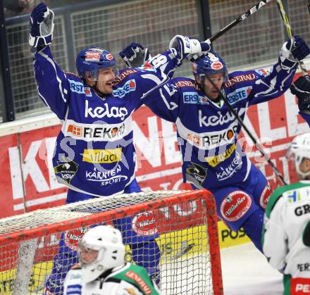 EBEL. Eishockey Bundesliga. VSV gegen HDD TILIA Olimpija Ljubljana. Torjubel Shayne Toporowski, Tomaz Razingar (VSV), (Laibach). Klagenfurt, am 4.12.2011.
Foto: Kuess

---
pressefotos, pressefotografie, kuess, qs, qspictures, sport, bild, bilder, bilddatenbank