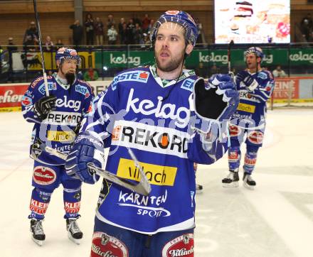 EBEL. Eishockey Bundesliga. VSV gegen HDD TILIA Olimpija Ljubljana. Jubel Kevin Mitchell (VSV), (Laibach). Klagenfurt, am 4.12.2011.
Foto: Kuess

---
pressefotos, pressefotografie, kuess, qs, qspictures, sport, bild, bilder, bilddatenbank