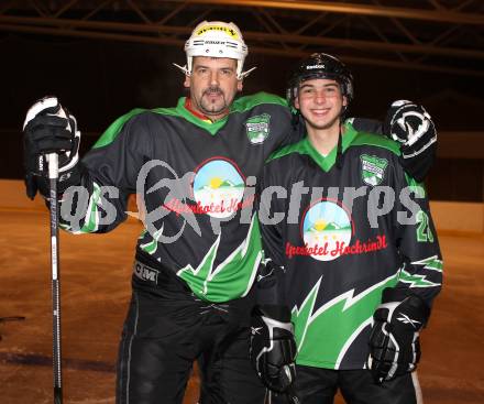 Eishockey Kaerntner Liga Mitte. DSG Ledenitzen. Vater und Sohn. Bruno und Sandro Rabitsch. Velden, am 1.12.2011.
Foto: Kuess
---
pressefotos, pressefotografie, kuess, qs, qspictures, sport, bild, bilder, bilddatenbank