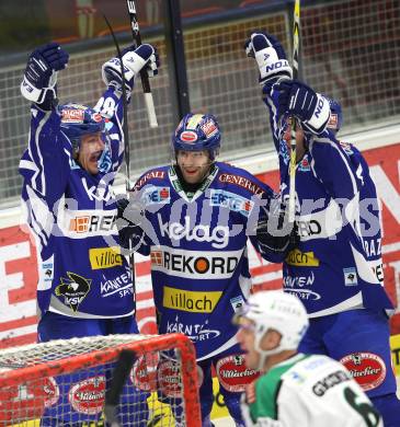 EBEL. Eishockey Bundesliga. VSV gegen HDD TILIA Olimpija Ljubljana. Torjubel Shayne Toporowski, Derek Damon, Tomaz Razingar (VSV), (Laibach). Klagenfurt, am 4.12.2011.
Foto: Kuess

---
pressefotos, pressefotografie, kuess, qs, qspictures, sport, bild, bilder, bilddatenbank