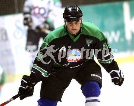 Eishockey Kaerntner Liga Mitte. DSG Ledenitzen. Tim Pirker. Velden, am 1.12.2011.
Foto: Kuess
---
pressefotos, pressefotografie, kuess, qs, qspictures, sport, bild, bilder, bilddatenbank