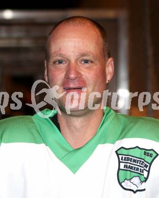 Eishockey Kaerntner Liga Mitte. DSG Ledenitzen. Michael Spitzer. Velden, am 1.12.2011.
Foto: Kuess
---
pressefotos, pressefotografie, kuess, qs, qspictures, sport, bild, bilder, bilddatenbank