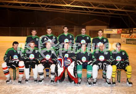 Eishockey Kaerntner Liga Mitte. DSG Ledenitzen. Mannschaftsfoto. Velden, am 1.12.2011.
Foto: Kuess
---
pressefotos, pressefotografie, kuess, qs, qspictures, sport, bild, bilder, bilddatenbank