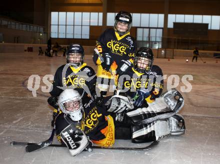 Eishockey. Nachwuchsmeisterschaft. EC Spittal U11,U13. Per Silvio Kronawetter, Vanessa Simonis, Lorenz Lindner, Lukas Brandstaetter. Spittal, am 2.12 2011.
Foto: Kuess    
---
pressefotos, pressefotografie, kuess, qs, qspictures, sport, bild, bilder, bilddatenbank