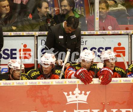 EBEL. Eishockey Bundesliga. KAC gegen HDD TILIA Olimpija Ljubljana. Trainer Manny Viveiros (KAC). Klagenfurt, am 6.12.2011.
Foto: Kuess

---
pressefotos, pressefotografie, kuess, qs, qspictures, sport, bild, bilder, bilddatenbank