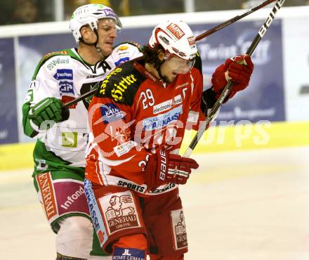 EBEL. Eishockey Bundesliga. KAC gegen HDD TILIA Olimpija Ljubljana. BRANDNER Christoph (KAC), GROZNIK Bostjan (Laibach). Klagenfurt, am 6.12.2011.
Foto: Kuess

---
pressefotos, pressefotografie, kuess, qs, qspictures, sport, bild, bilder, bilddatenbank