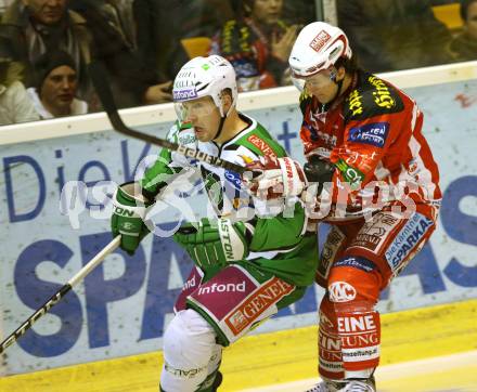 EBEL. Eishockey Bundesliga. KAC gegen HDD TILIA Olimpija Ljubljana. HERBURGER Raphael (KAC), FRASER Jamie (Laibach). Klagenfurt, am 6.12.2011.
Foto: Kuess

---
pressefotos, pressefotografie, kuess, qs, qspictures, sport, bild, bilder, bilddatenbank