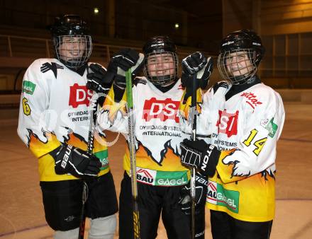 Eishockey. Nachwuchsmeisterschaft. EC Spittal U15.  Gubert Hannes, Alexander Egger, Daniel Walker. Spittal, am 2.12 2011.
Foto: Kuess   
---
pressefotos, pressefotografie, kuess, qs, qspictures, sport, bild, bilder, bilddatenbank