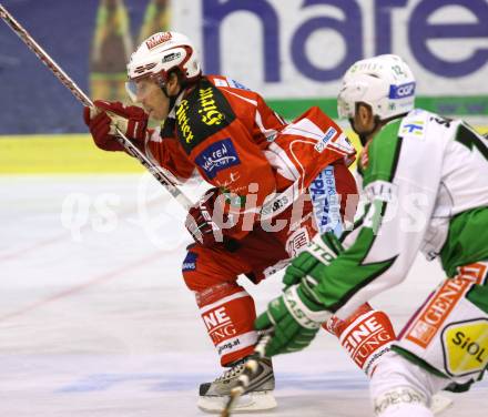 EBEL. Eishockey Bundesliga. KAC gegen HDD TILIA Olimpija Ljubljana. KALT Dieter (KAC), SACHL Petr (Laibach). Klagenfurt, am 6.12.2011.
Foto: Kuess

---
pressefotos, pressefotografie, kuess, qs, qspictures, sport, bild, bilder, bilddatenbank