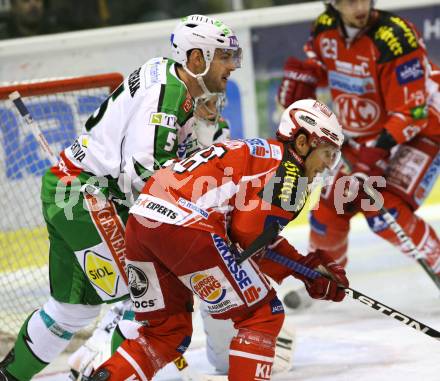 EBEL. Eishockey Bundesliga. KAC gegen HDD TILIA Olimpija Ljubljana. KOCH Thomas (KAC), HOTHAM Scott (Laibach). Klagenfurt, am 6.12.2011.
Foto: Kuess

---
pressefotos, pressefotografie, kuess, qs, qspictures, sport, bild, bilder, bilddatenbank