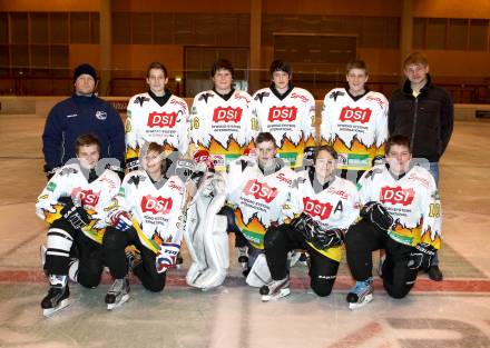 Eishockey. Nachwuchsmeisterschaft. EC Spittal U15. Hinten vl.: Martin Dobner, Luca Komar, Marcel Hermann, Luca Kohlmaier, Gubert Hannes; vorne vl.: Daniel Walker,  Elias Prax, Manuel Schretter, Christoph Trippolt, Alexander Egger. Spittal, am 2.12 2011.
Foto: Kuess    
---
pressefotos, pressefotografie, kuess, qs, qspictures, sport, bild, bilder, bilddatenbank