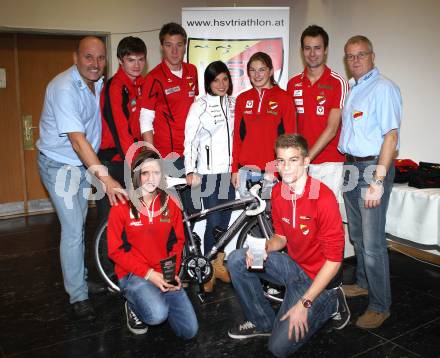 Triathlon. Schwimmen, Radfahren, Laufen. Saisonabschlussfeier HSV Triathlon. Sportdirektor Hannes Buerger,Michael Kavalirek, Christoph Lorber, Lisa Perterer, Alina Hambrusch, Lukas Gaggl, Praesident Christian Obereder, Sieger des Nachwuchscups Beatrice Weiss, Alexander Pischelsberger. Klagenfurt, am 7.12.2011.
Foto: Kuess
---
pressefotos, pressefotografie, kuess, qs, qspictures, sport, bild, bilder, bilddatenbank