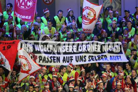 EBEL. Eishockey Bundesliga. EC Rekord Fenster VSV gegen KAC.  Fans. Villach, am 9.12.2011.
Foto: Kuess 


---
pressefotos, pressefotografie, kuess, qs, qspictures, sport, bild, bilder, bilddatenbank