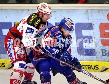 EBEL. Eishockey Bundesliga. EC Rekord Fenster VSV gegen KAC. Roland Kaspitz,  (VSV), Mike Siklenka (KAC). Villach, am 9.12.2011.
Foto: Kuess 


---
pressefotos, pressefotografie, kuess, qs, qspictures, sport, bild, bilder, bilddatenbank