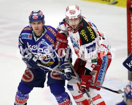 EBEL. Eishockey Bundesliga. EC Rekord Fenster VSV gegen KAC. Kevin Mitchell,  (VSV),  Christoph Brandner (KAC). Villach, am 9.12.2011.
Foto: Kuess 


---
pressefotos, pressefotografie, kuess, qs, qspictures, sport, bild, bilder, bilddatenbank