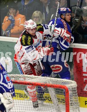 EBEL. Eishockey Bundesliga. EC Rekord Fenster VSV gegen KAC. ALTMANN Mario (VSV), HAGER Gregor (KAC). Villach, am 9.12.2011.
Foto: Kuess 


---
pressefotos, pressefotografie, kuess, qs, qspictures, sport, bild, bilder, bilddatenbank