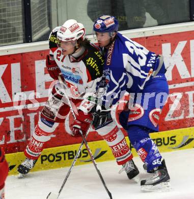 EBEL. Eishockey Bundesliga. EC Rekord Fenster VSV gegen KAC. PEWAL Marco (VSV),  HUNDERTPFUND Thomas (KAC). Villach, am 9.12.2011.
Foto: Kuess 


---
pressefotos, pressefotografie, kuess, qs, qspictures, sport, bild, bilder, bilddatenbank