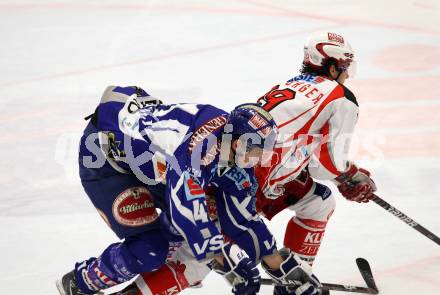 EBEL. Eishockey Bundesliga. EC Rekord Fenster VSV gegen KAC. Mario Altmann,  (VSV), Raphael Herburger (KAC). Villach, am 9.12.2011.
Foto: Kuess 


---
pressefotos, pressefotografie, kuess, qs, qspictures, sport, bild, bilder, bilddatenbank