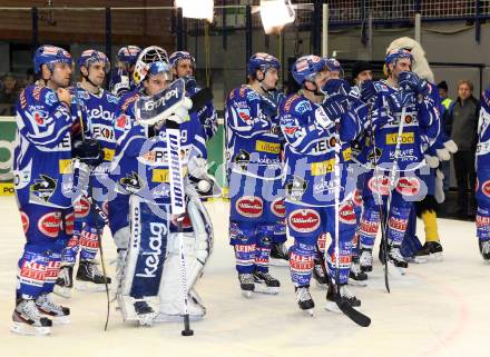 EBEL. Eishockey Bundesliga. EC Rekord Fenster VSV gegen KAC. enttaeuschte Spieler (VSV). Villach, am 9.12.2011.
Foto: Kuess 


---
pressefotos, pressefotografie, kuess, qs, qspictures, sport, bild, bilder, bilddatenbank